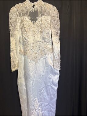 Vintage Bonny Wedding Dress Size 12 Beaded Lace Long Sleeve Bow Long Veil Train